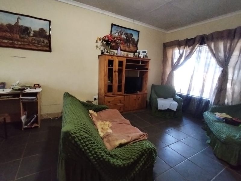 House for sale in Swartruggens—perfect for families seeking comfort and style! - Photo 6