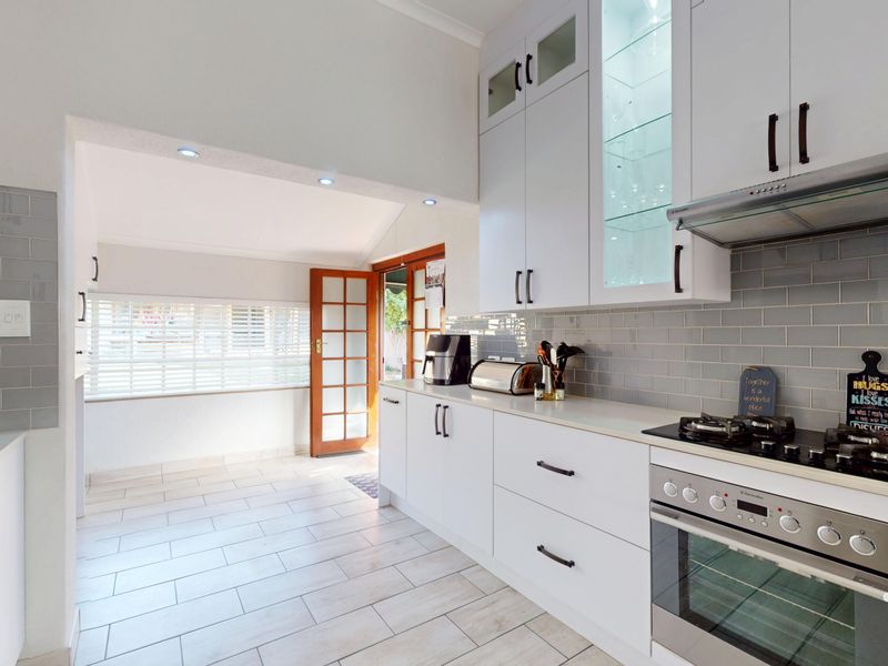 Super Modern Haven - Photo 10