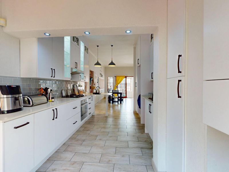 Super Modern Haven - Photo 8