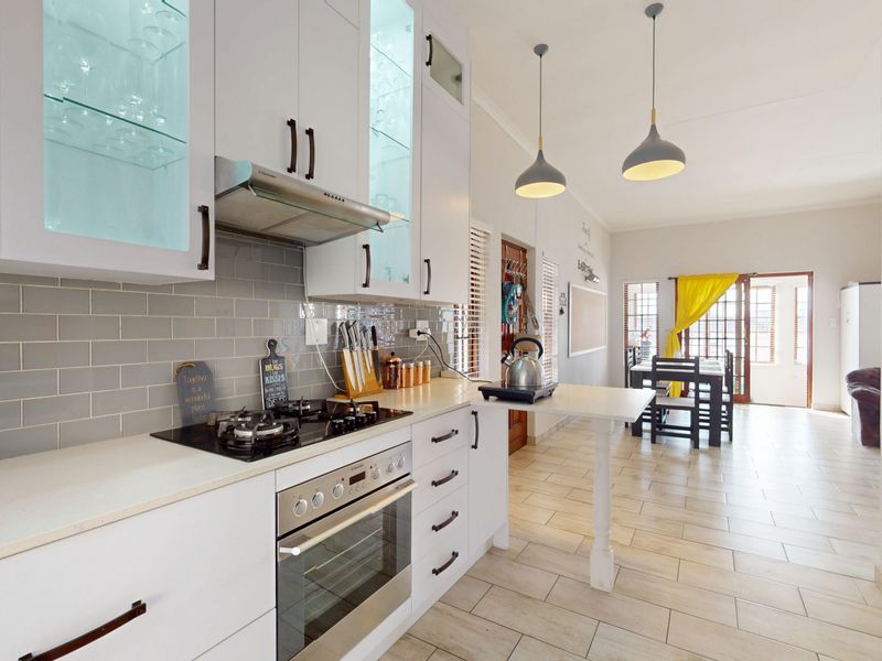 Super Modern Haven - Photo 7