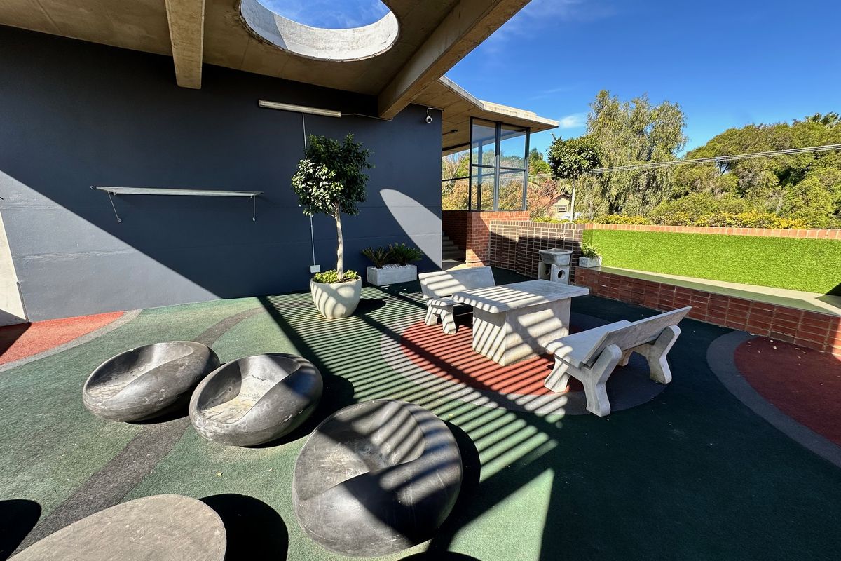 Luxury Designed with Distinction!! - Photo 2