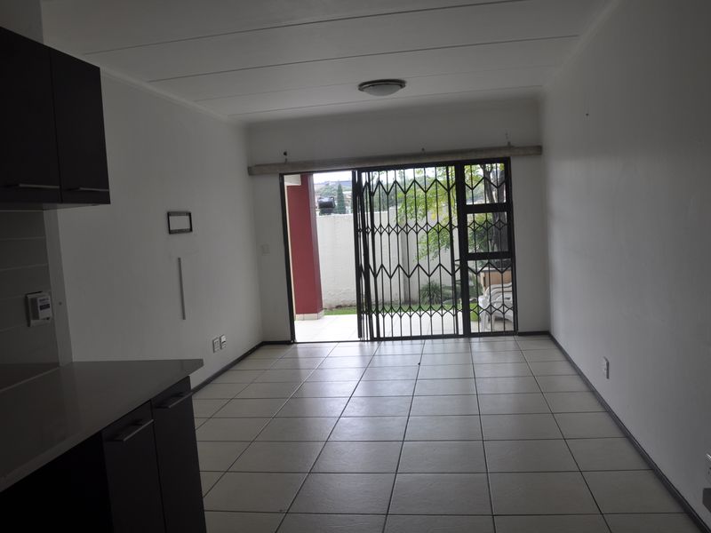FOR SALE | Modern Ground Floor Gem in Noordwyk, Midrand - Photo 8