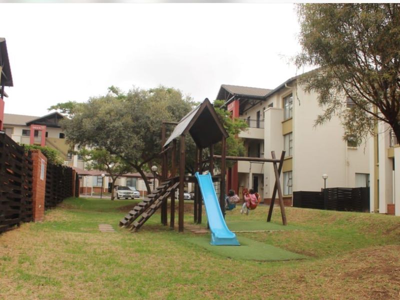 FOR SALE | Modern Ground Floor Gem in Noordwyk, Midrand - Photo 3