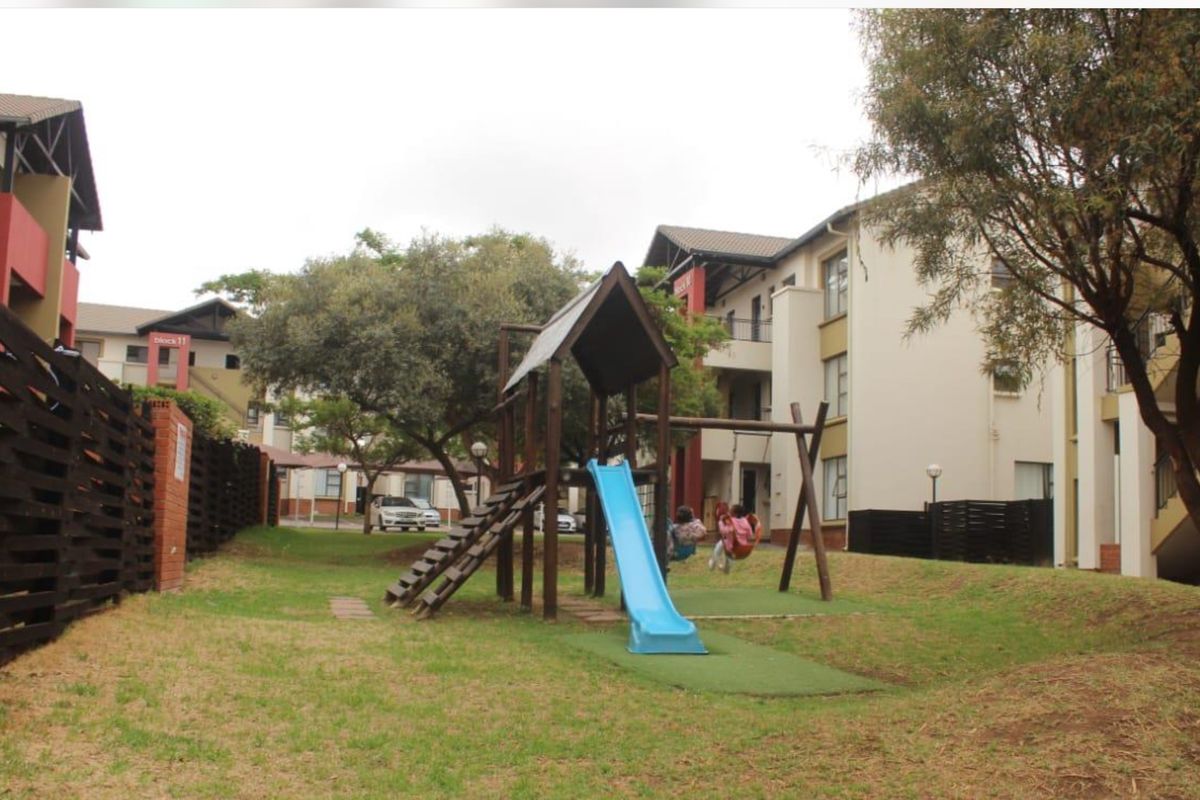 FOR SALE | Modern Ground Floor Gem in Noordwyk, Midrand - Photo 3