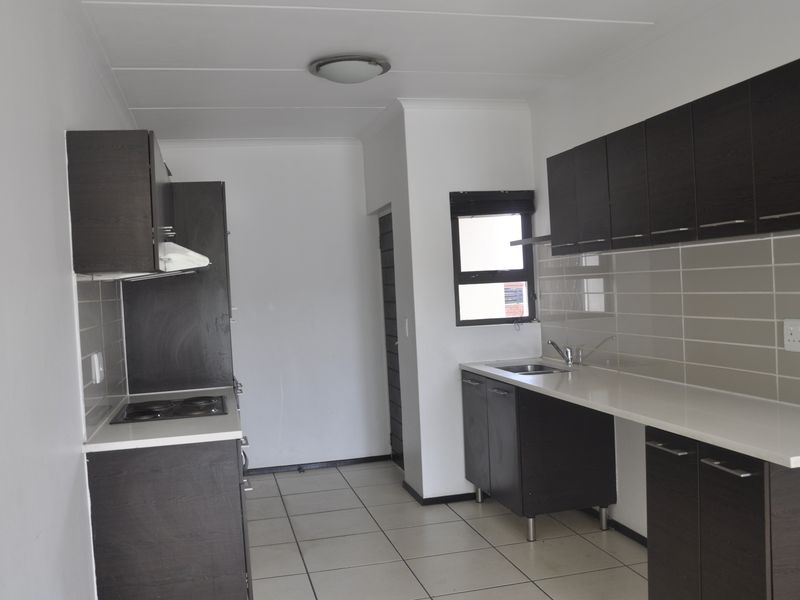 FOR SALE | Modern Ground Floor Gem in Noordwyk, Midrand - Photo 5