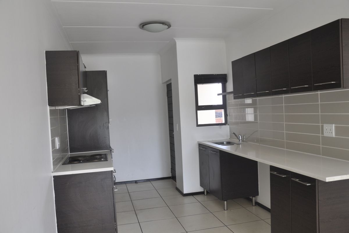FOR SALE | Modern Ground Floor Gem in Noordwyk, Midrand - Photo 5