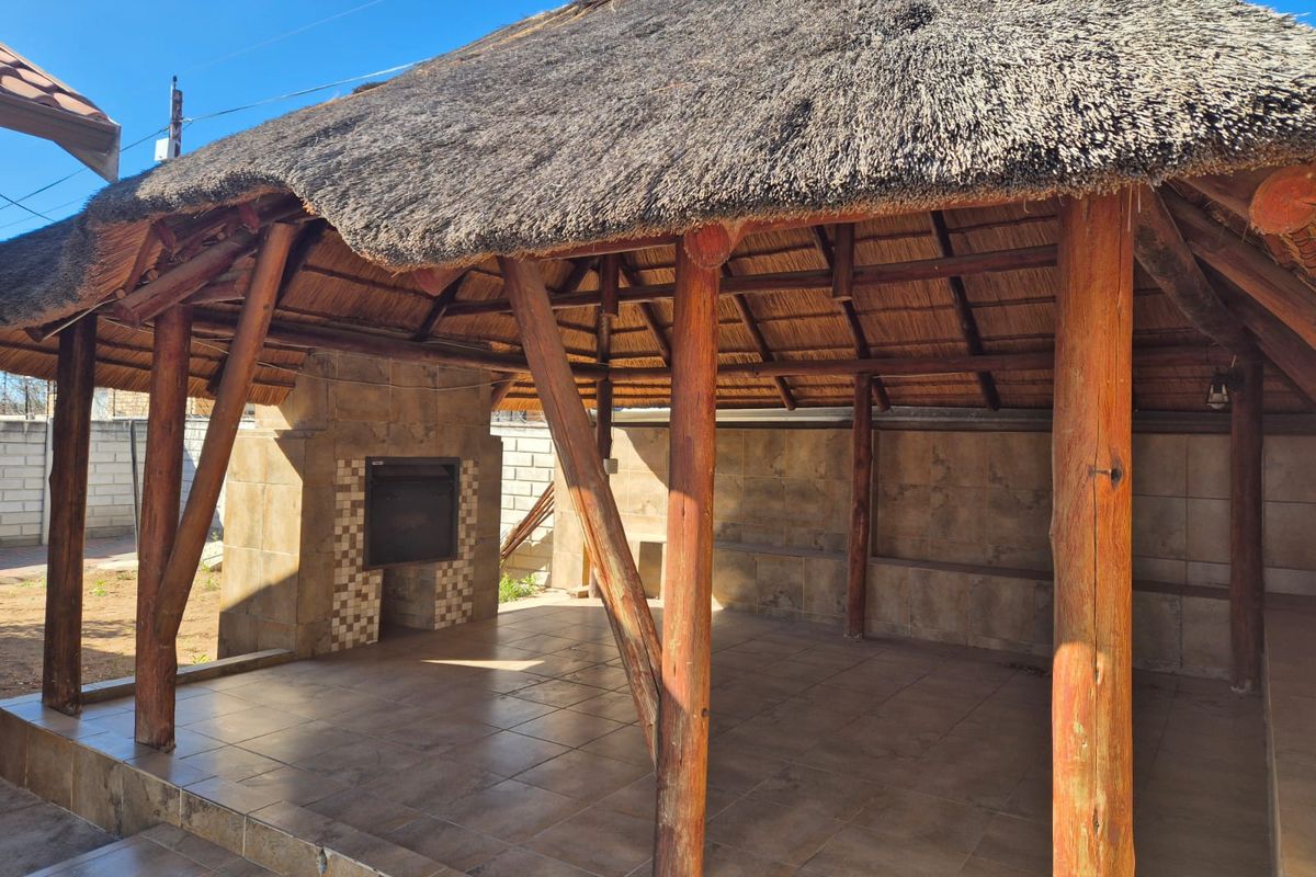 WHERE COMFORT MEETS CONVENIENCE—WELCOME HOME! - Photo 2