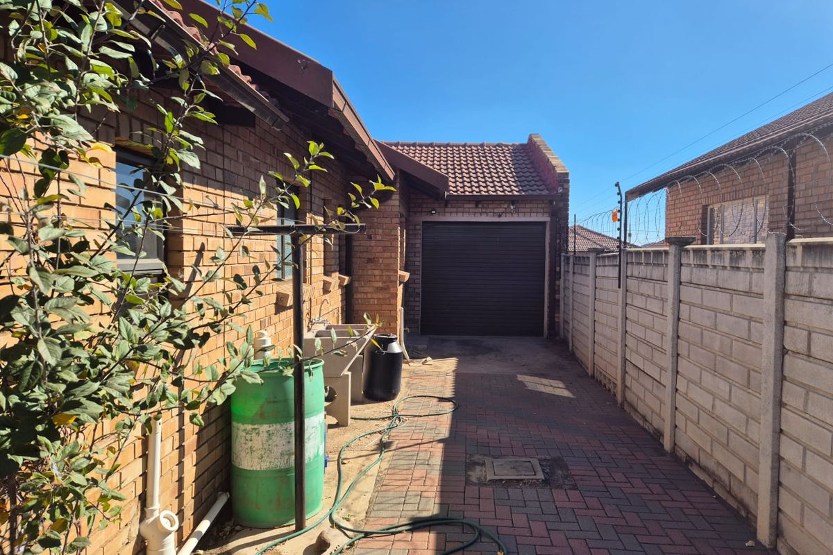 WHERE COMFORT MEETS CONVENIENCE—WELCOME HOME! - Photo 5