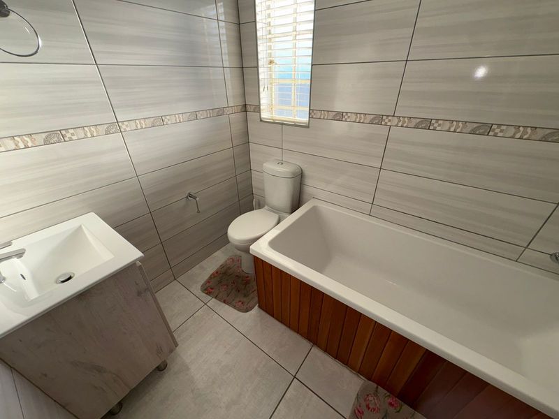 Modern Family Home! - Photo 5