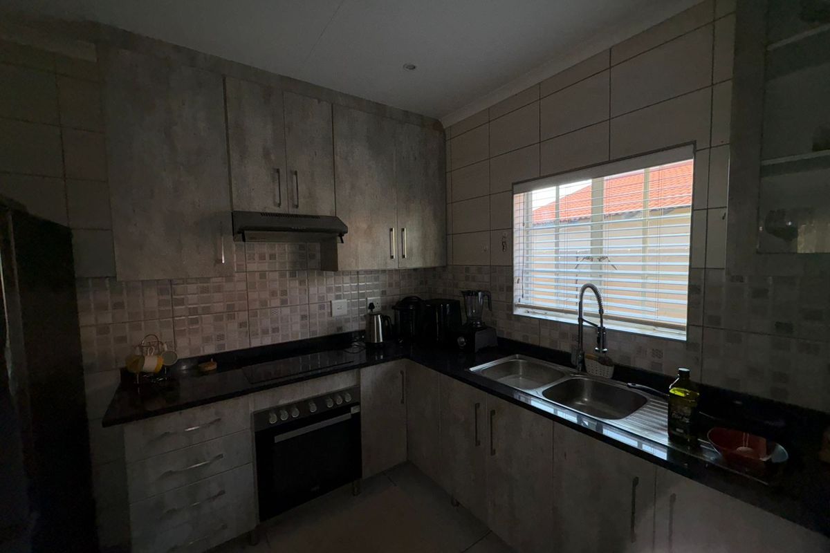 Modern Family Home! - Photo 4