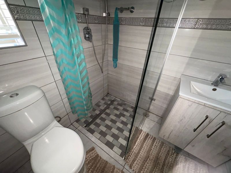Modern Family Home! - Photo 10