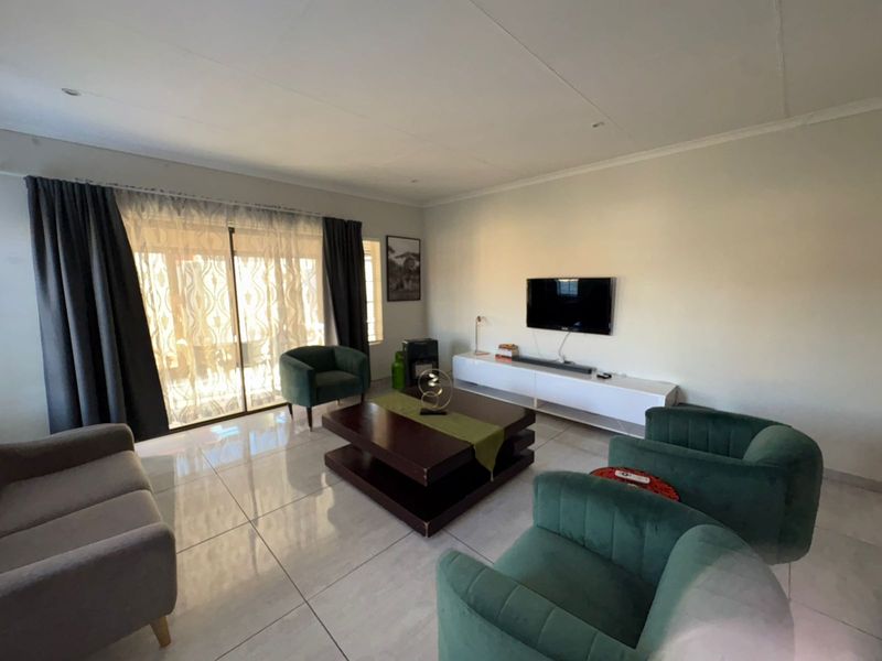 Modern Family Home! - Photo 2