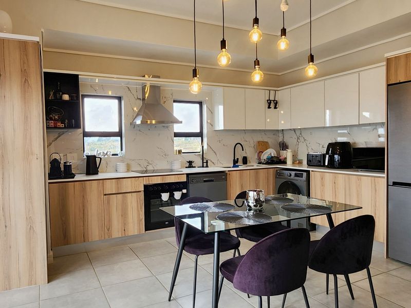 Stylish 2-Bedroom Unit in Munyaka Waterfall – Resort Living at Its Best!! - Photo 3