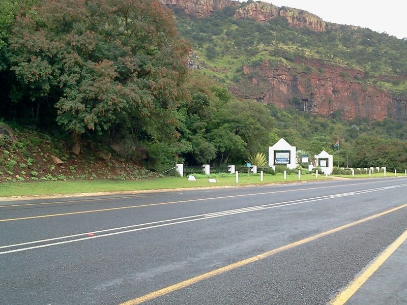 28 Ha valuable mountain land next to N4 Waterval Onder - Photo 8