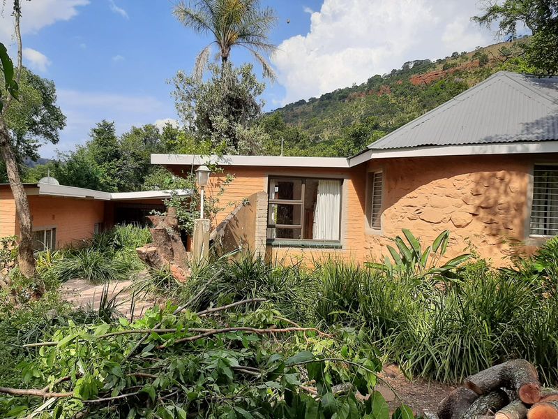 28 Ha valuable mountain land next to N4 Waterval Onder - Photo 2