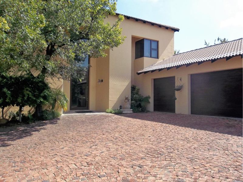 You asked for it - we found it! - the perfect family home in the lap of the luxurious Saddlebrook - Photo 2