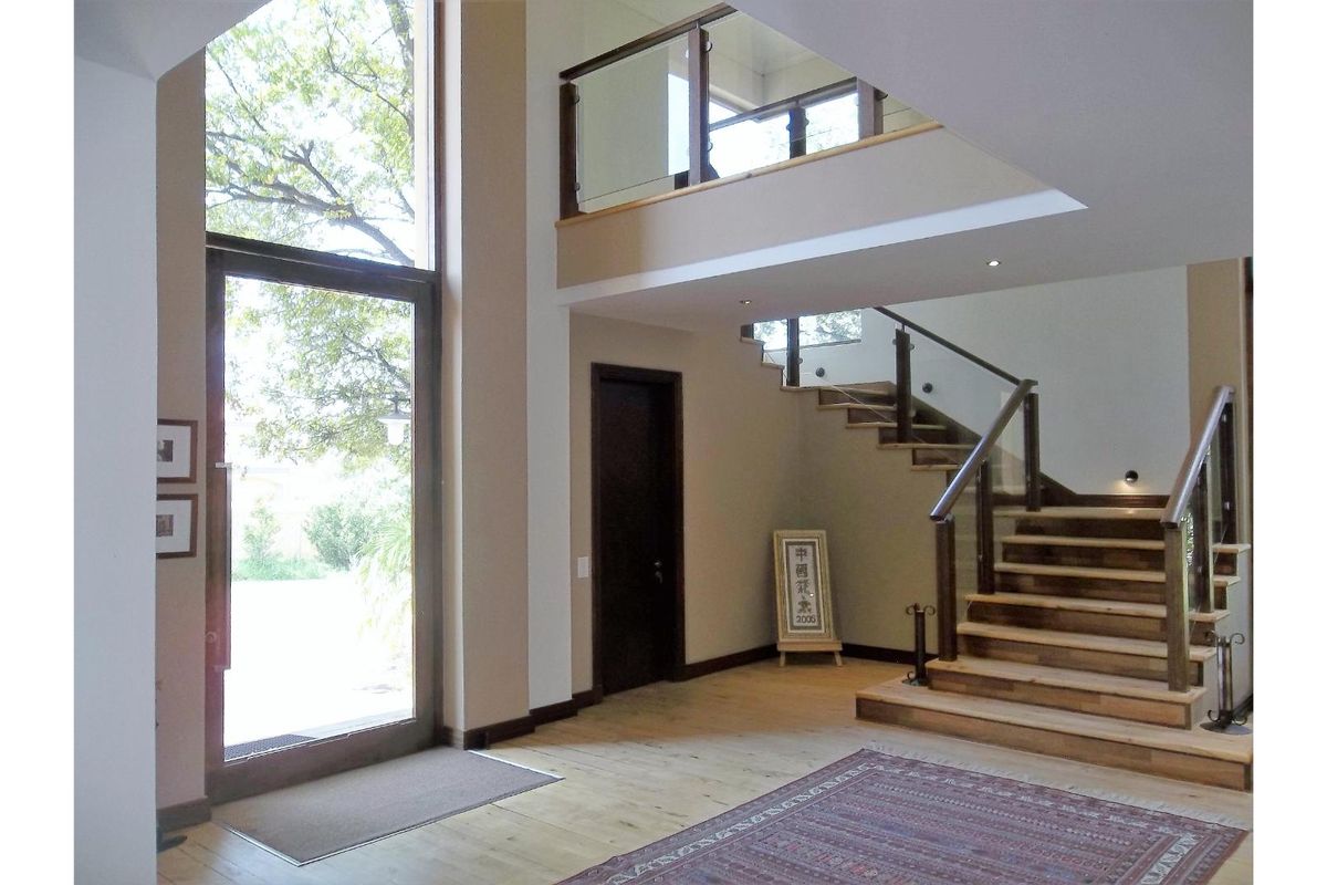 You asked for it - we found it! - the perfect family home in the lap of the luxurious Saddlebrook - Photo 4