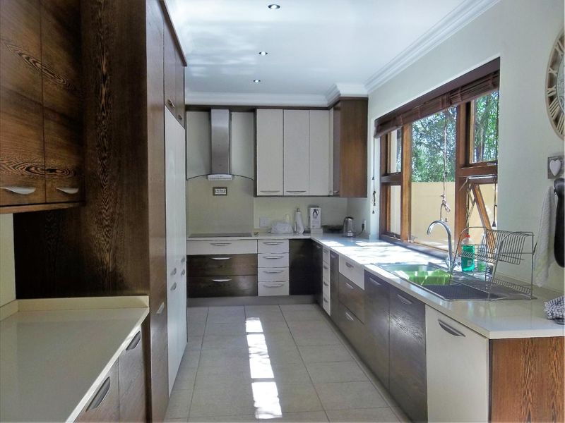 You asked for it - we found it! - the perfect family home in the lap of the luxurious Saddlebrook - Photo 8