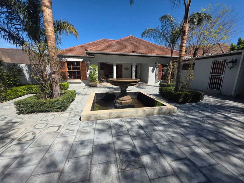 Family-Friendly Home with Pool and Spacious Entertainment Areas - Photo 2