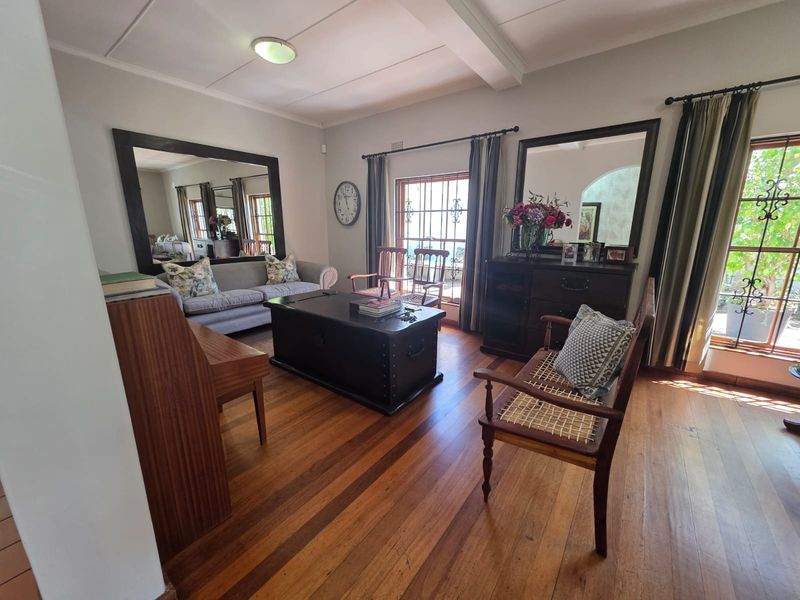 Family-Friendly Home with Pool and Spacious Entertainment Areas - Photo 4