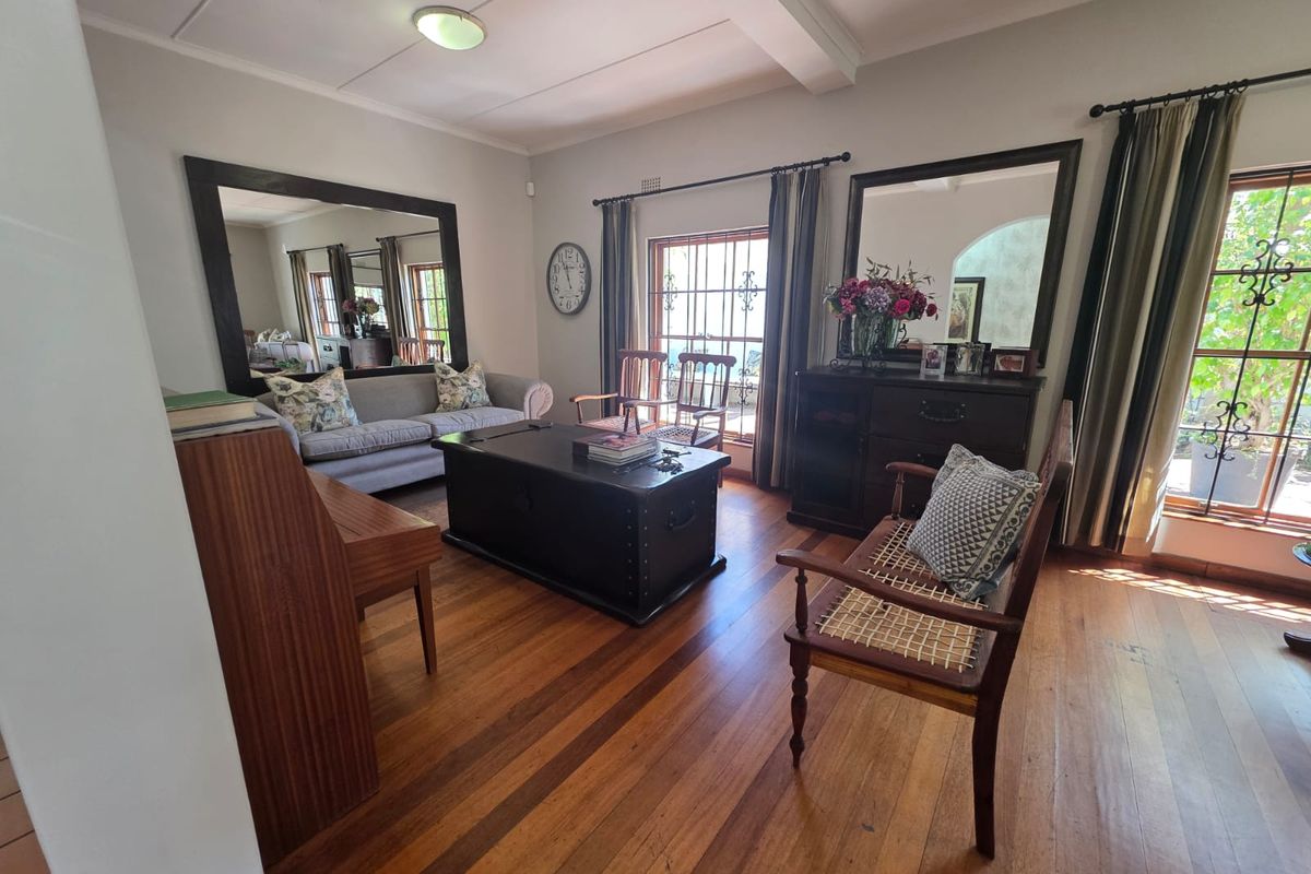 Family-Friendly Home with Pool and Spacious Entertainment Areas - Photo 4