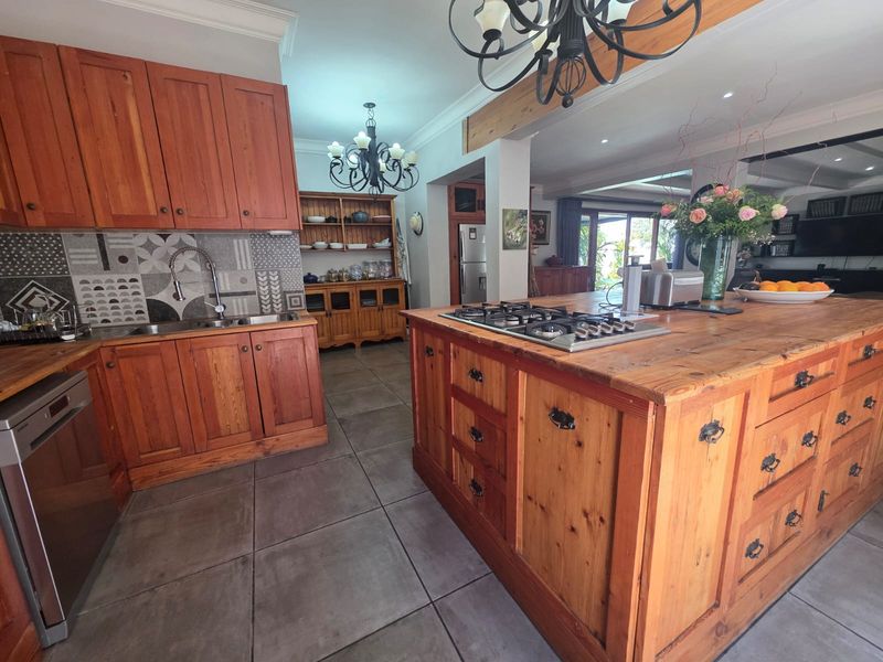 Family-Friendly Home with Pool and Spacious Entertainment Areas - Photo 9