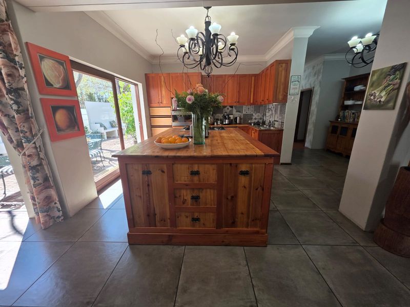 Family-Friendly Home with Pool and Spacious Entertainment Areas - Photo 8