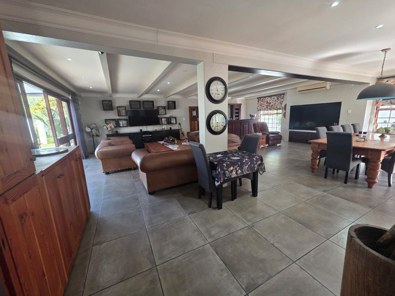 Family-Friendly Home with Pool and Spacious Entertainment Areas - Photo 6