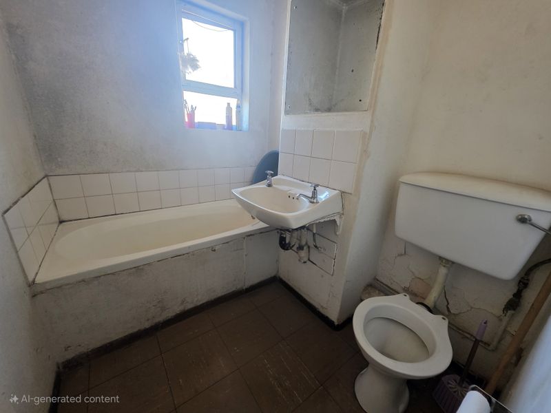 Great Potential | 2-Bedroom Flat - Photo 4