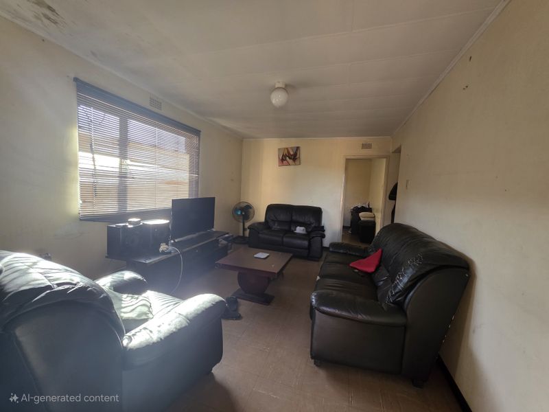 Great Potential | 2-Bedroom Flat - Photo 2