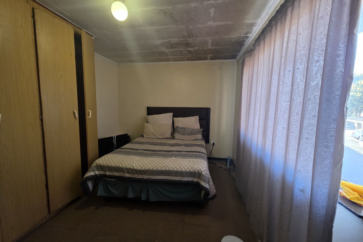 Great Potential | 2-Bedroom Flat - Photo 5