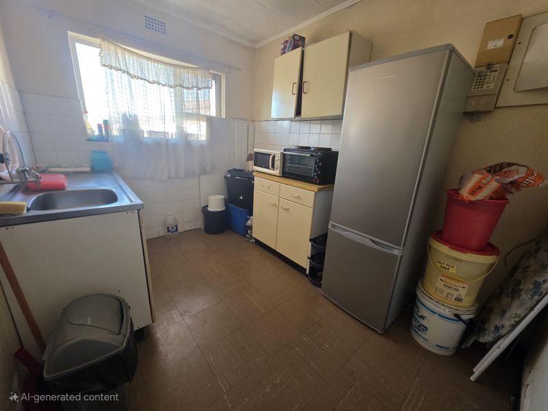 Great Potential | 2-Bedroom Flat - Photo 3