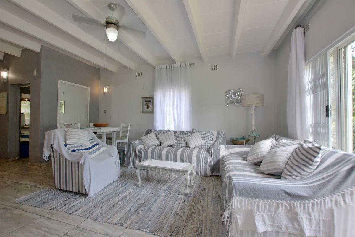 This apartment offers a peaceful and relaxed environment set amongst manicured grounds - Photo 5