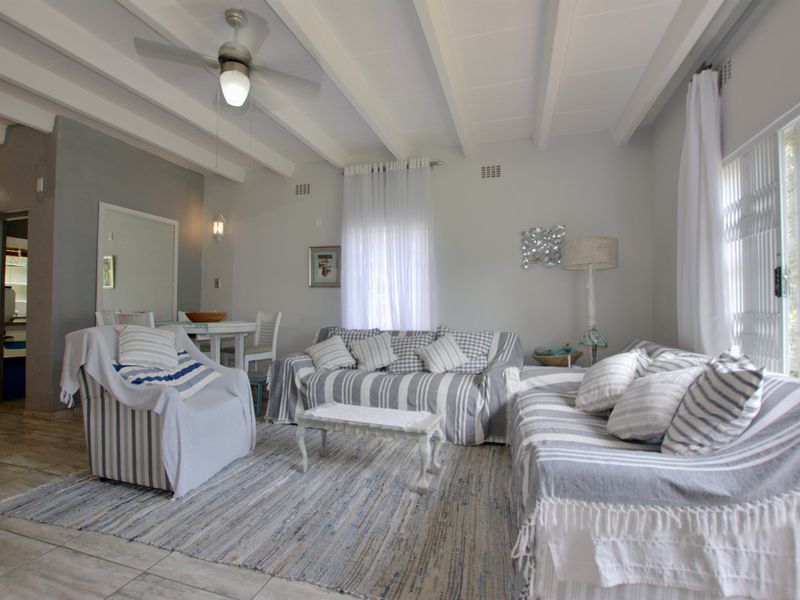 This apartment offers a peaceful and relaxed environment set amongst manicured grounds - Photo 5