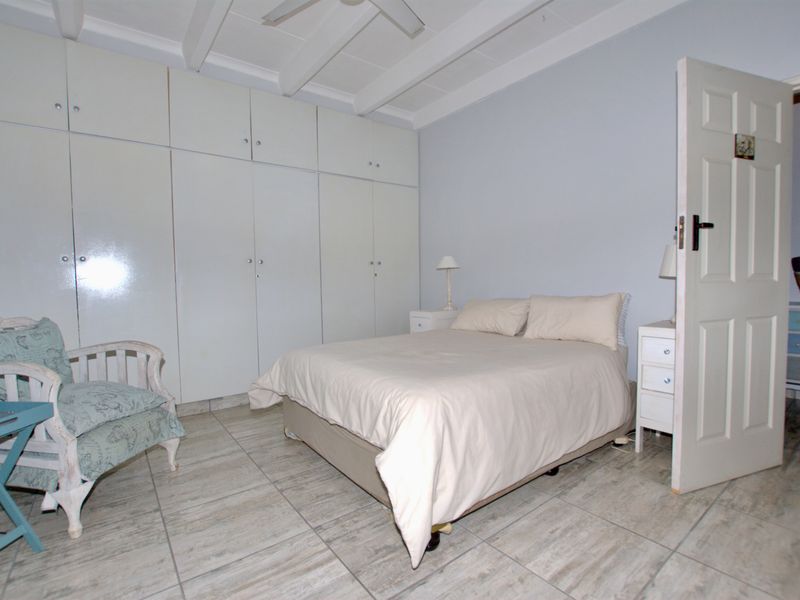 This apartment offers a peaceful and relaxed environment set amongst manicured grounds - Photo 10