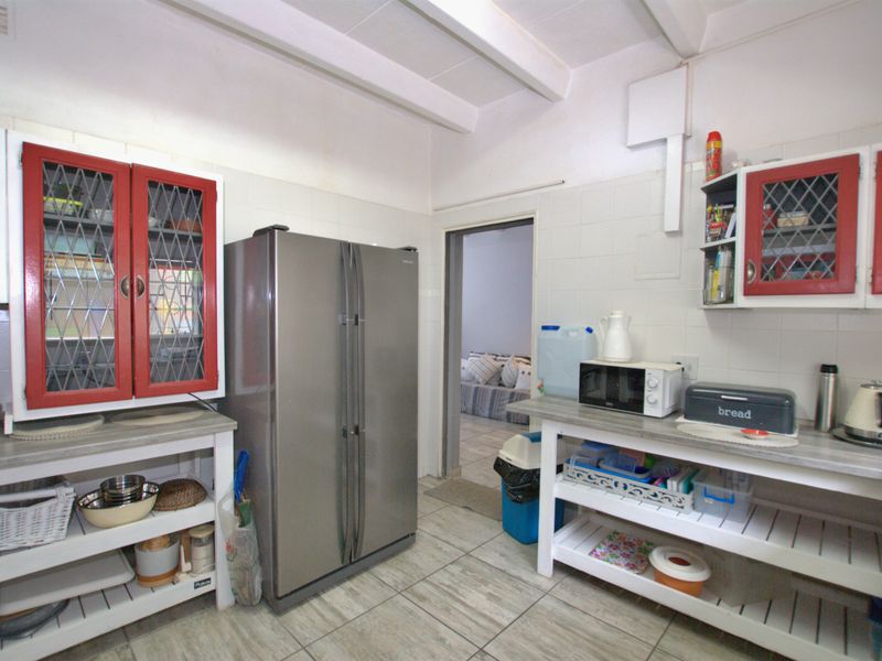 This apartment offers a peaceful and relaxed environment set amongst manicured grounds - Photo 7