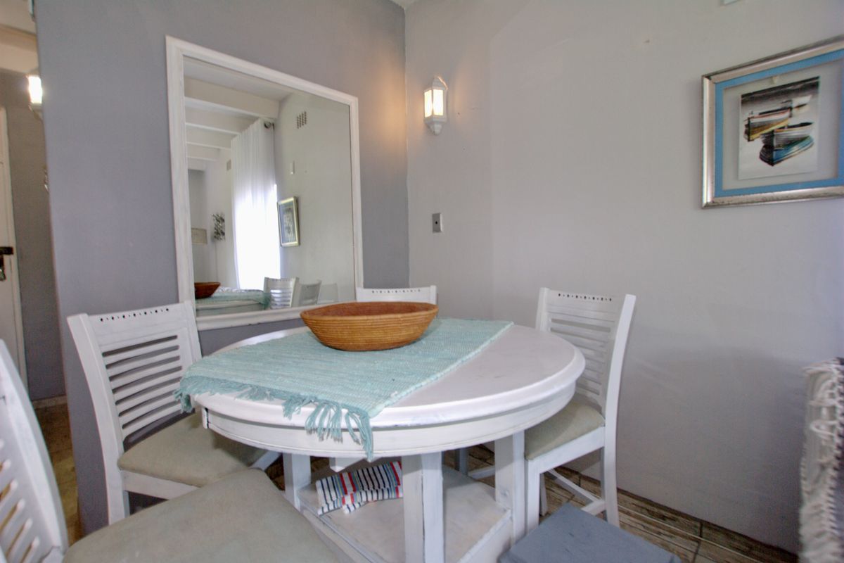 This apartment offers a peaceful and relaxed environment set amongst manicured grounds - Photo 3