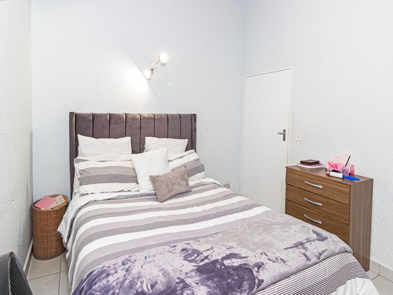 One Bedroom Apartment in Secure Complex - Photo 7