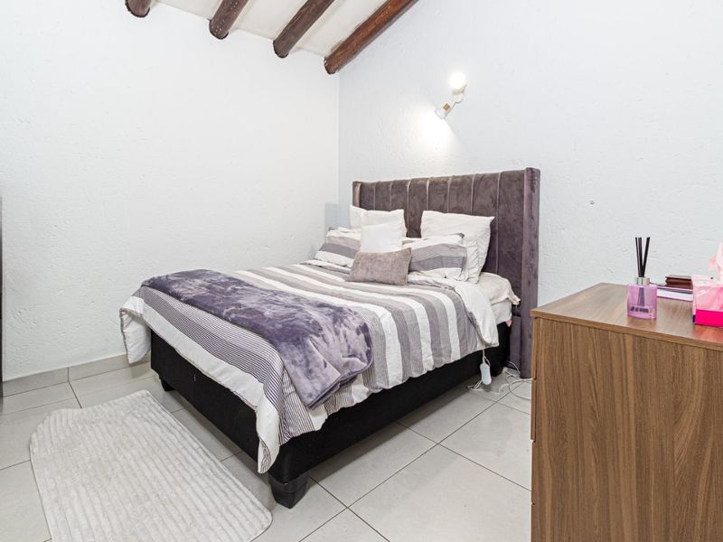 One Bedroom Apartment in Secure Complex - Photo 6