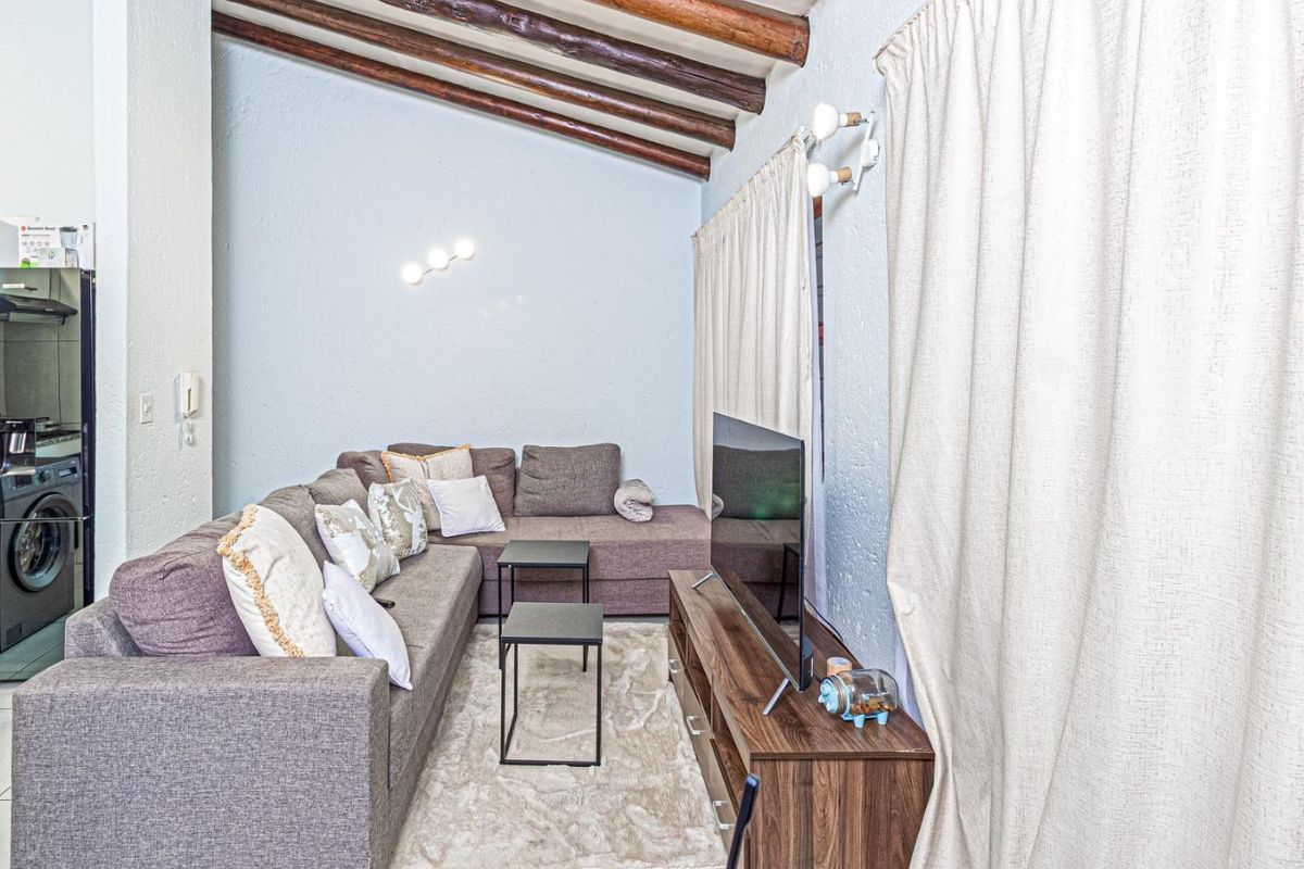 One Bedroom Apartment in Secure Complex - Photo 5