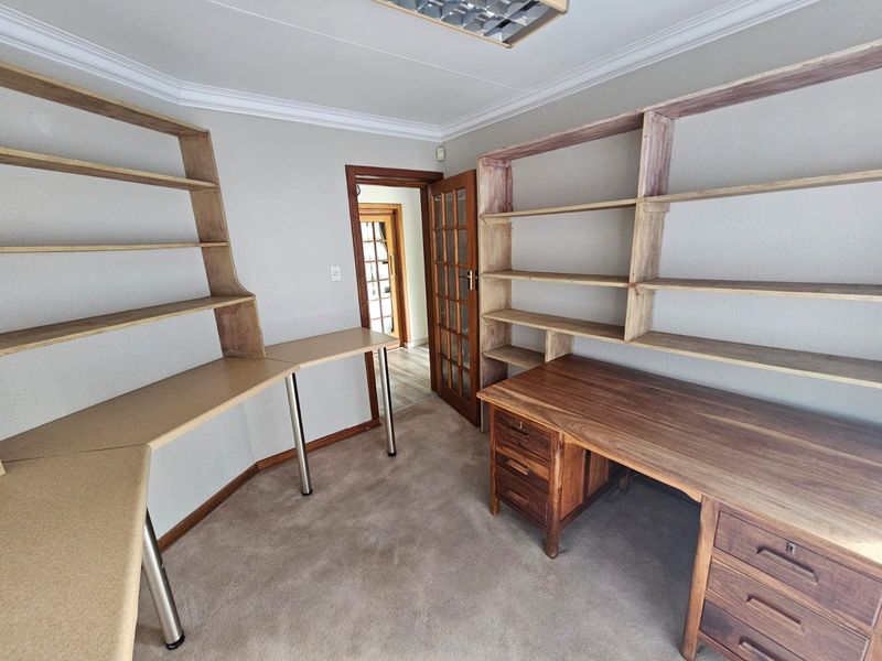 Stylish & Spacious Home in the Green Area, - Photo 2