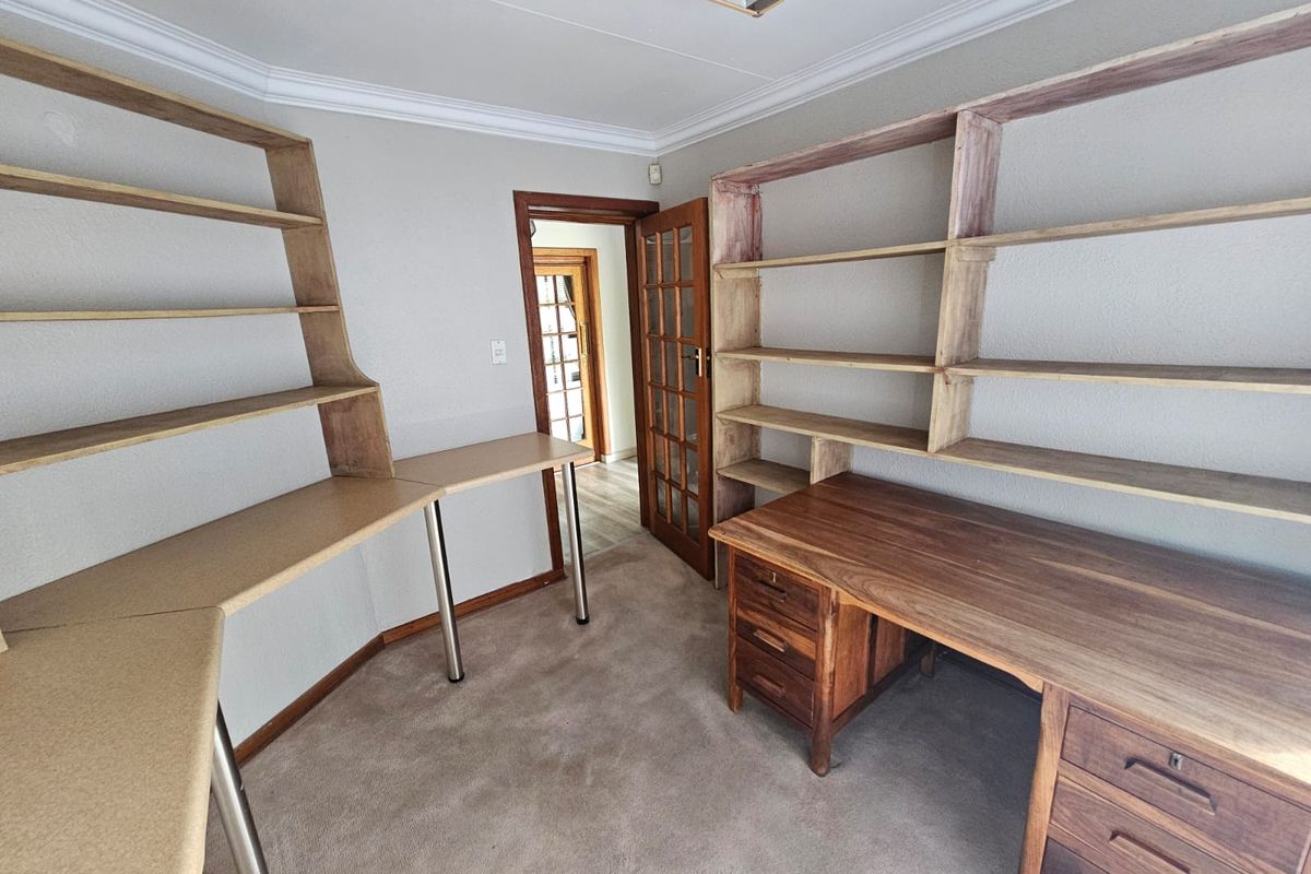 Stylish & Spacious Home in the Green Area, - Photo 2