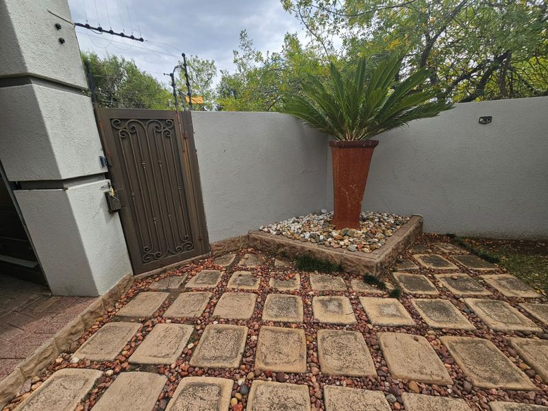 Stylish & Spacious Home in the Green Area, - Photo 5