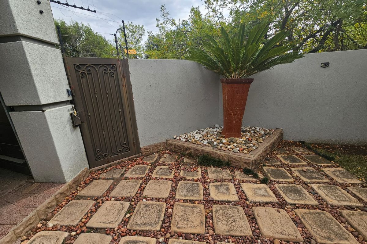Stylish & Spacious Home in the Green Area, - Photo 5