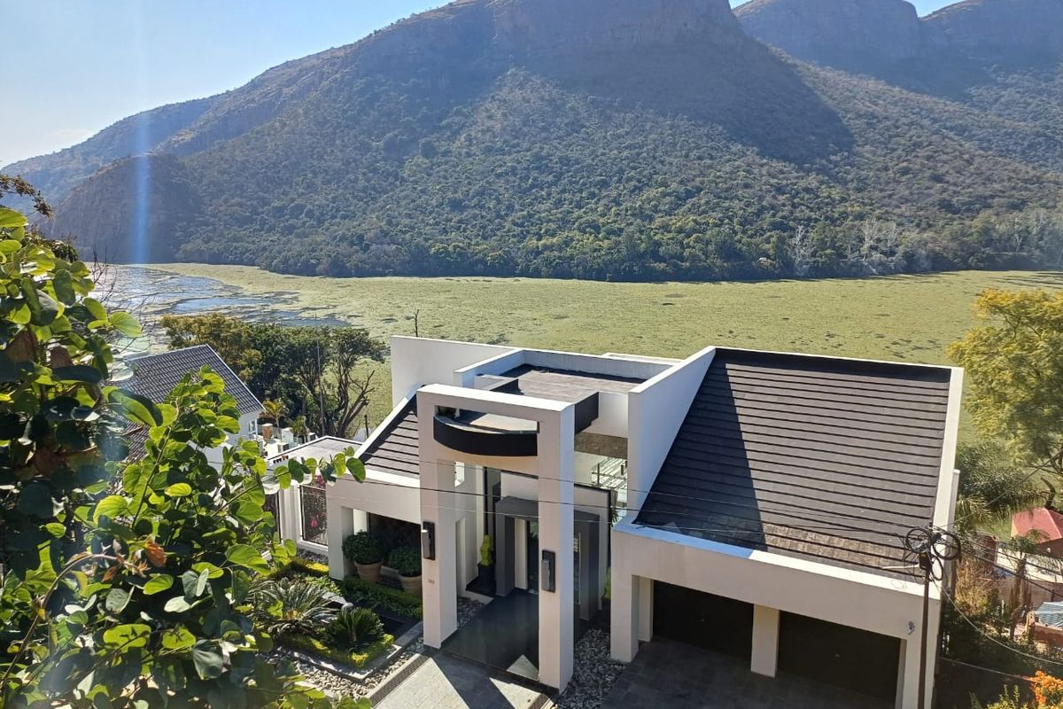 Iconic Waterfront Charming Residence - Photo 5
