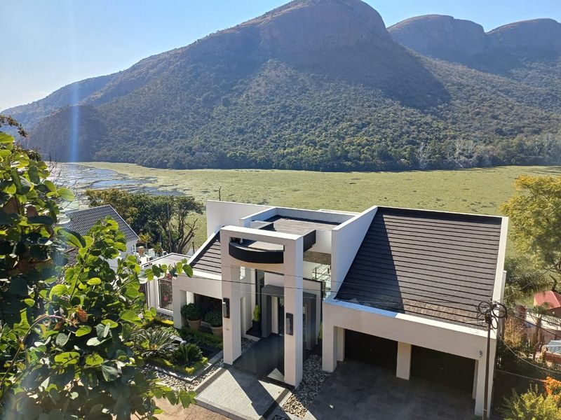 Iconic Waterfront Charming Residence - Photo 5