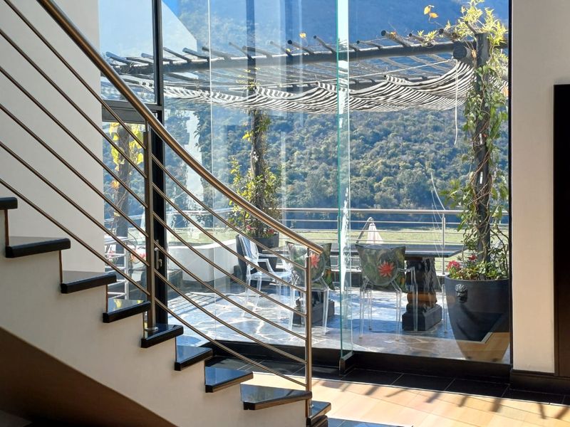 Iconic Waterfront Charming Residence - Photo 10