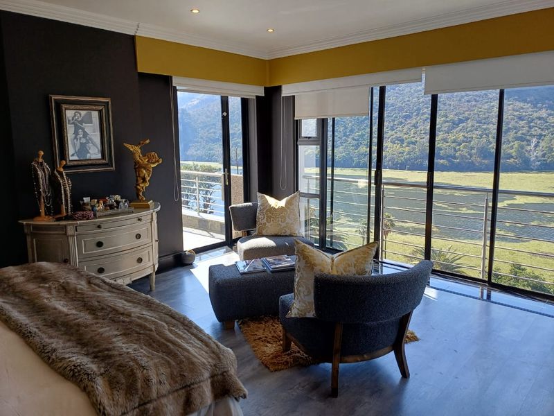Iconic Waterfront Charming Residence - Photo 9
