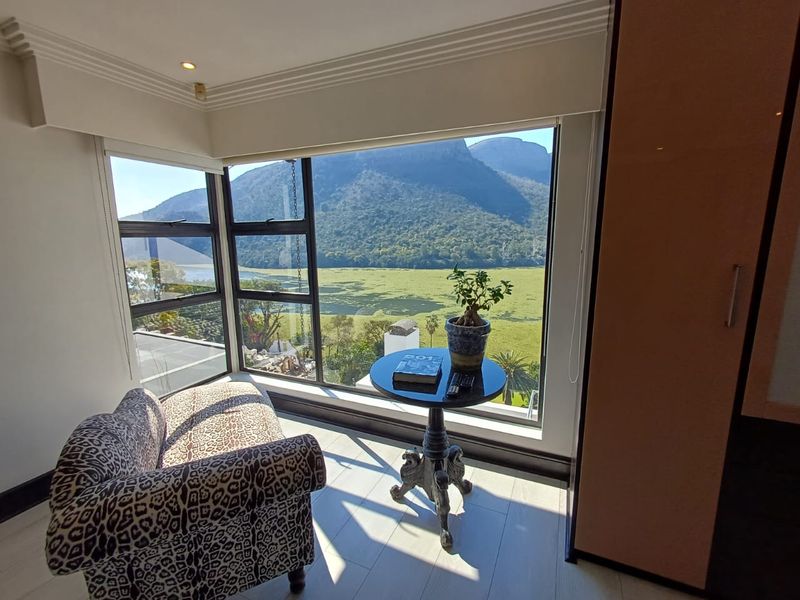 Iconic Waterfront Charming Residence - Photo 8