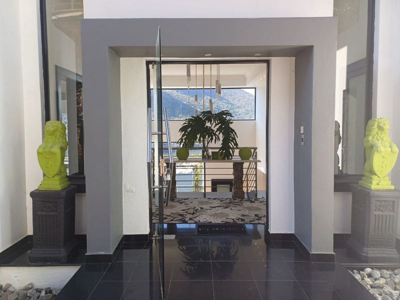 Iconic Waterfront Charming Residence - Photo 1
